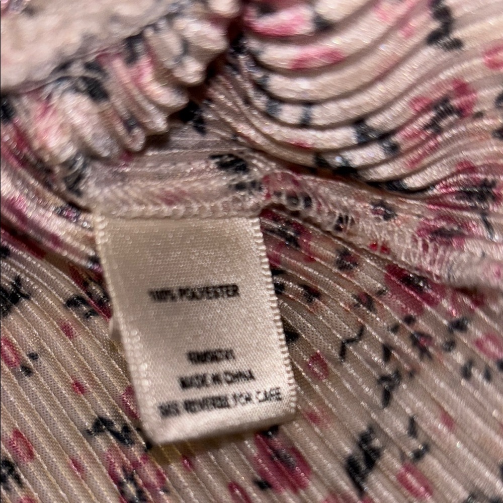Red Puff Sleeve Smocked Blouse - Picture 6 of 7